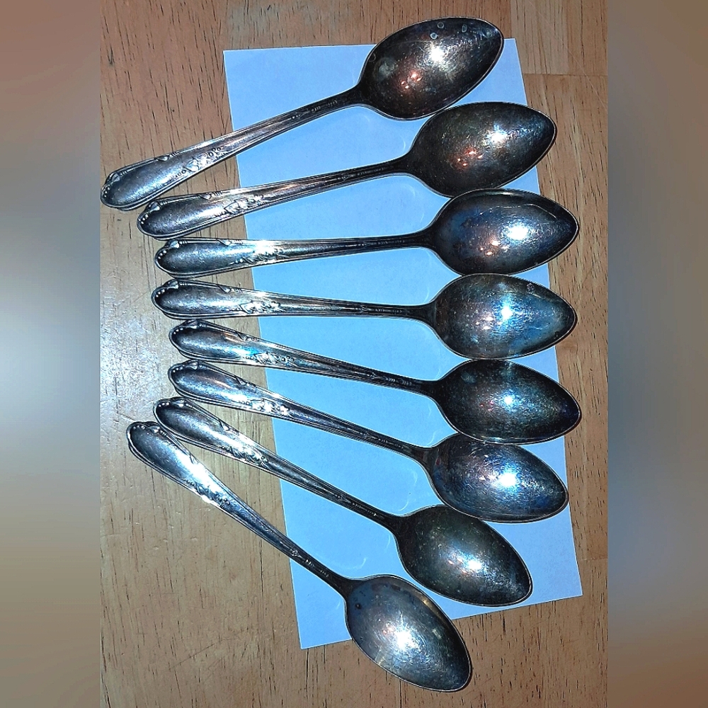 WM A ROGERS A1 PLUS ONEIDA LTD Tea SPOONS (8)